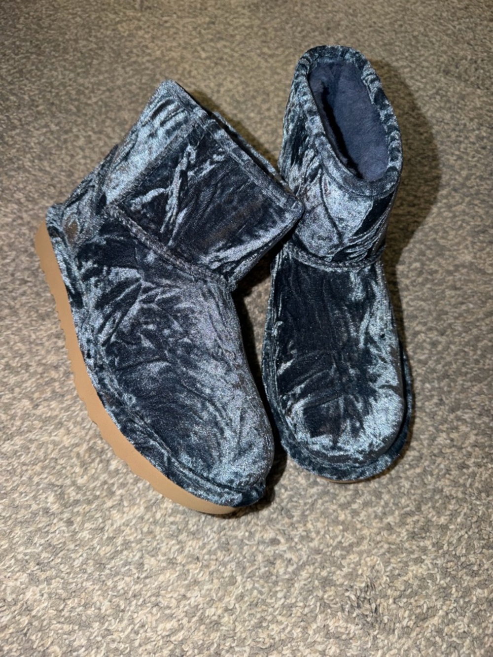 UGG Crushed Velvet Classic Mini Boots RARE - Picture 8 of 8